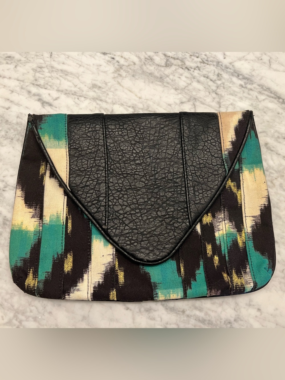 Green and Black Patterned Women's Clutch. Stunner!  🤩🤩